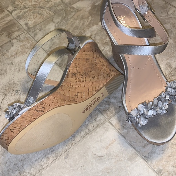 Charles by Charles David silver satin floral wedges - Picture 5 of 6
